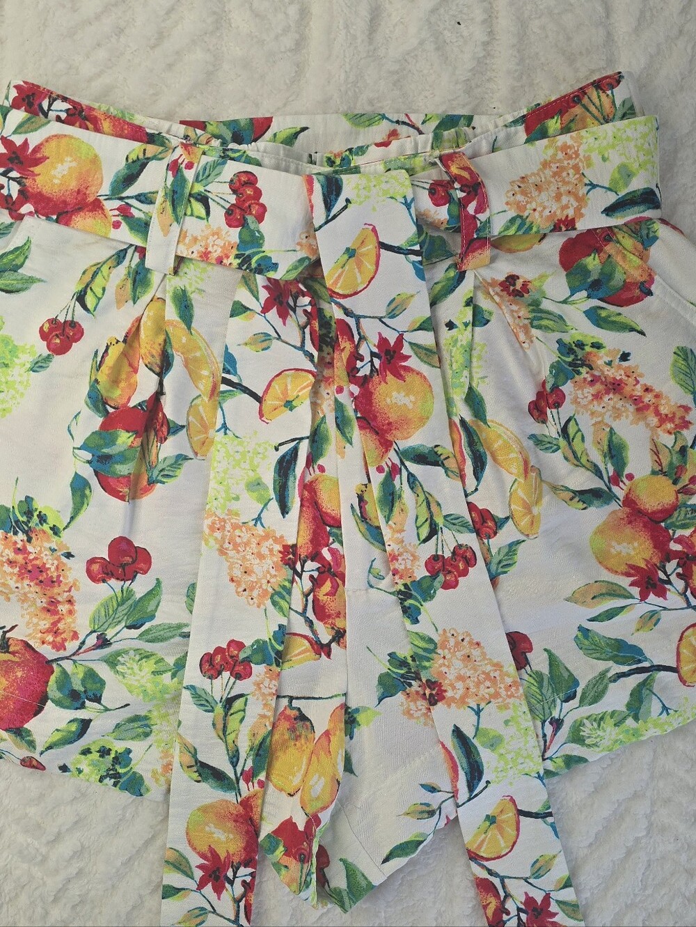 LC Lauren Conrad Shorts White Multicolor Fruit Floral Print Belted Tie Waist M